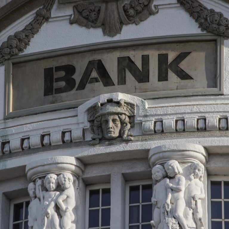 jamesqube-bank-2907728